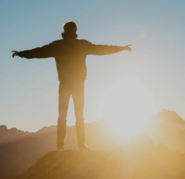 10 хвилин ранкового сонця для енергії та фокусу на весь день — Корисна звичка. The Village Україна