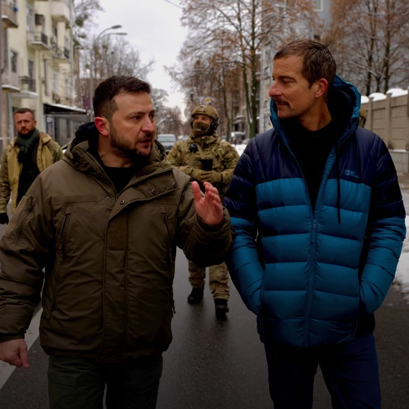 Беар Ґріллс випустив фільм про поїздку в Україну та зустріч із Зеленським. Ми запитали, як це було