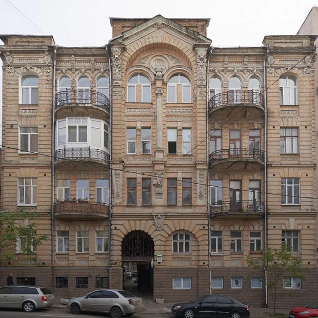 Я живу в дореволюційному будинку на Гончара