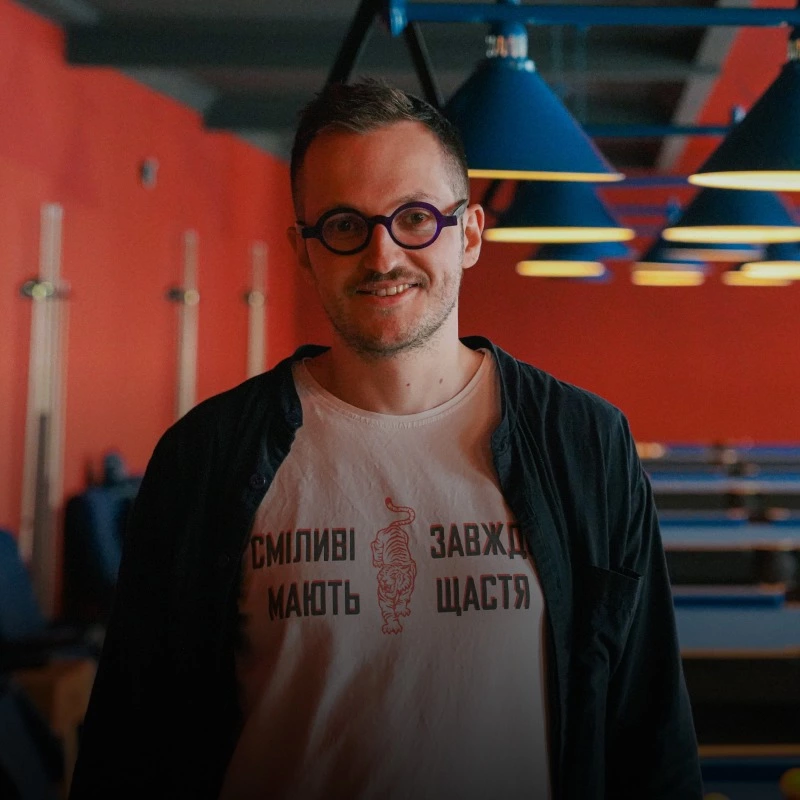 Більярдний бар «Кий» від власників «Хвильового» та «Багряного» біля Контрактової площі