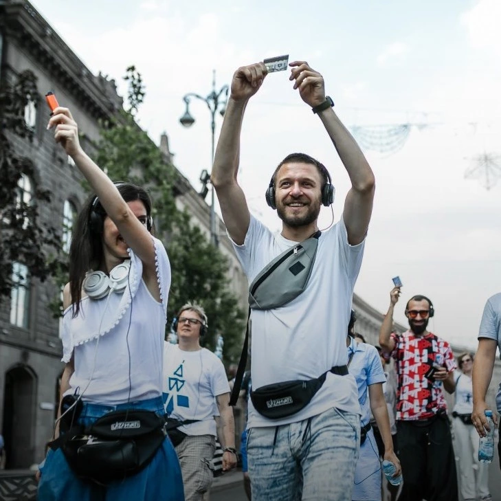 «Сцена – місто, актор – ви». Навіщо йти на виставу-прогулянку Remote Kyiv та як це працює