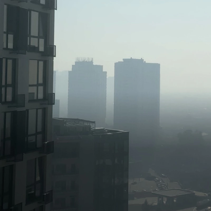 У Києві смог. Місто ввійшло в трійку найзабрудненіших країн світу за станом повітря