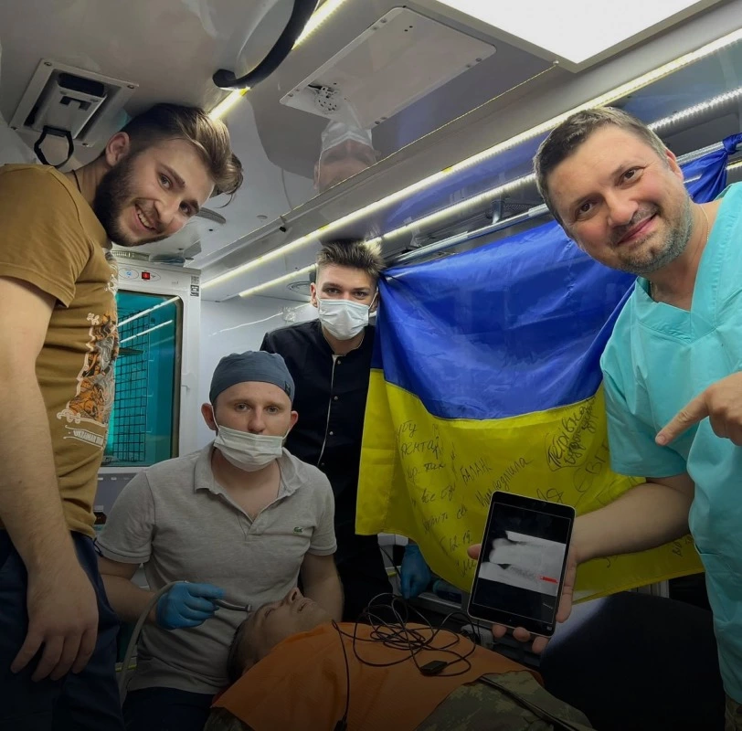 Ми лікуємо зуби на фронті. Як працює мобільна стоматологія TAPS Dental