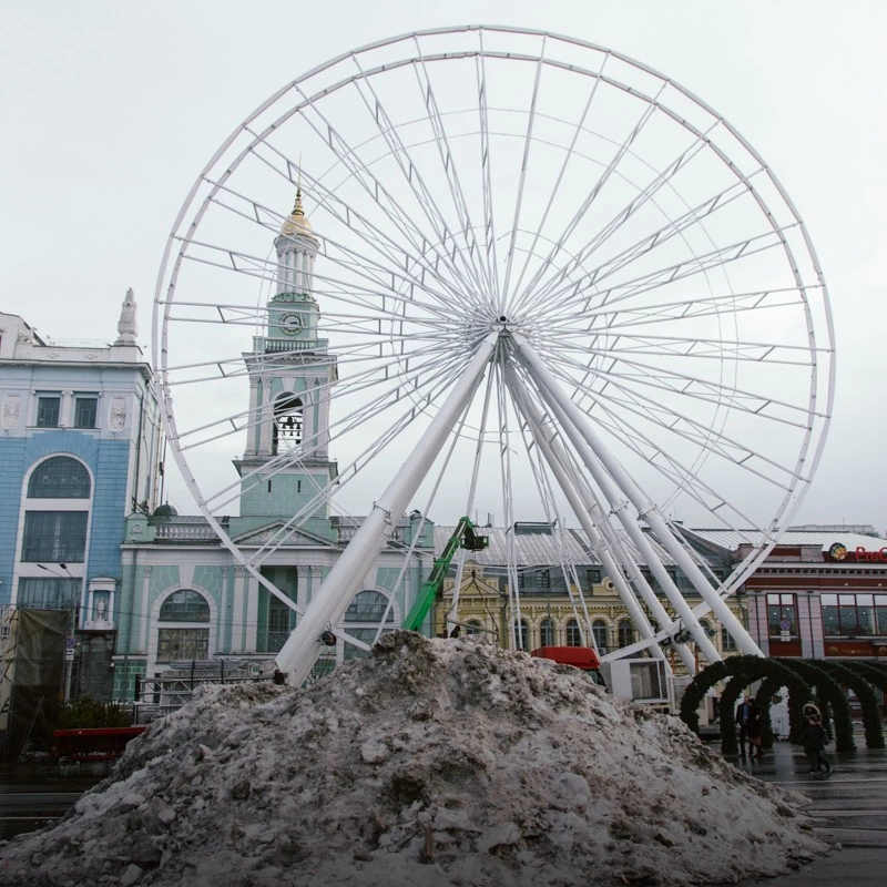 Фото дня. На Контрактовій поставили цирк, чортове колесо та різдвяне містечко