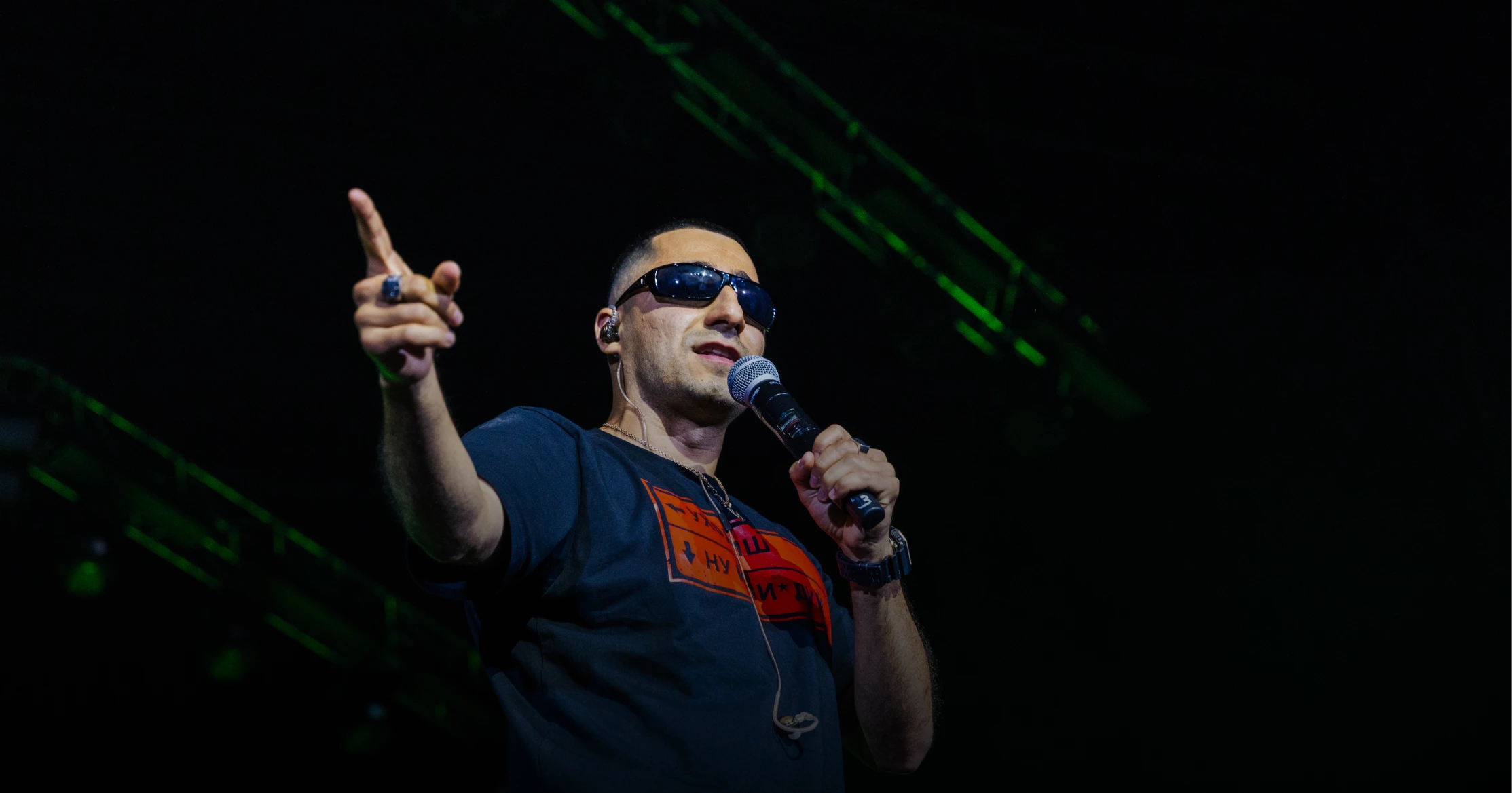Перший благодійний фестиваль «Хартія фест» у фото: повний Палац спорту і пісні у підземці