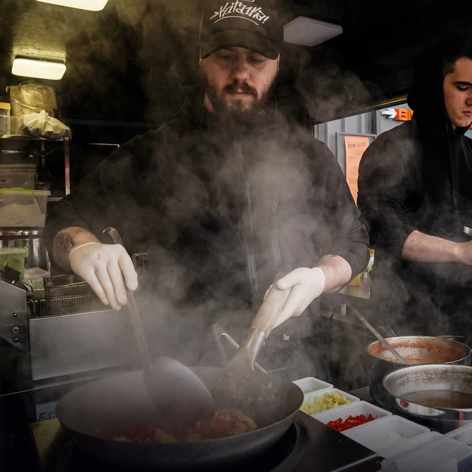 Хот-доги, шаурма і кава: де їсти на фудзоні «Бухта Food Station» на Поштовій