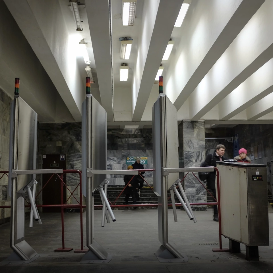 Чому нові турнікети в метро такі високі