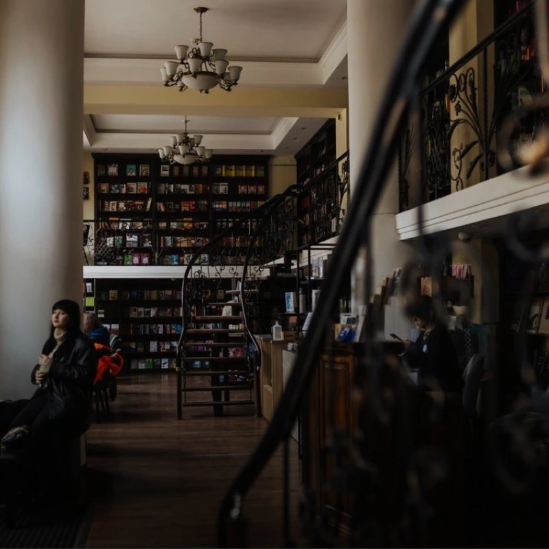 Прийняли на переробку понад 70 тонн російських книг: як працює книгарня «Сяйво книги»