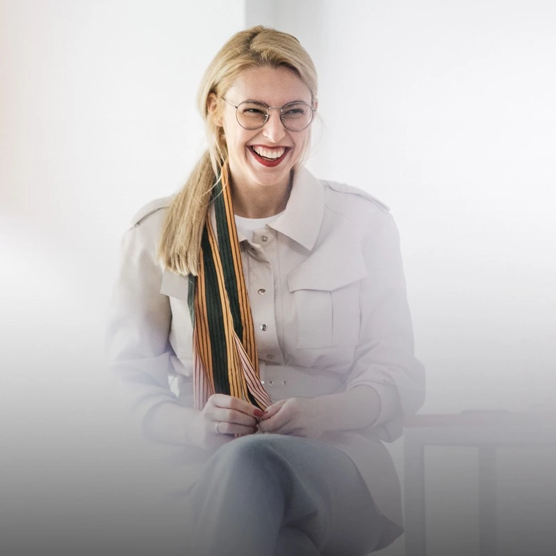 «Океан у перервах між роботою». Яна Метьолкіна про тревел-шоу, Instagram та емоційне вигорання