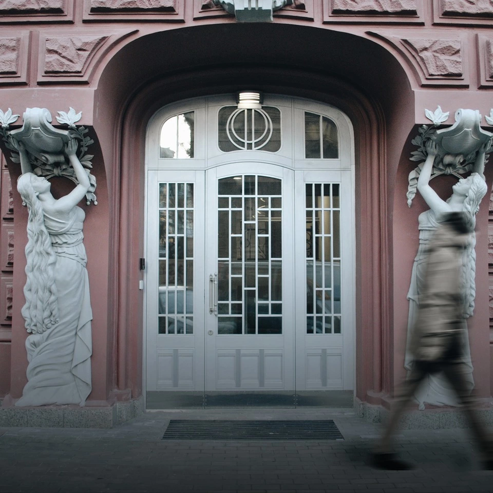 Незалежний арт-простір Set із бібліотекою та баром навпроти Будинку актора