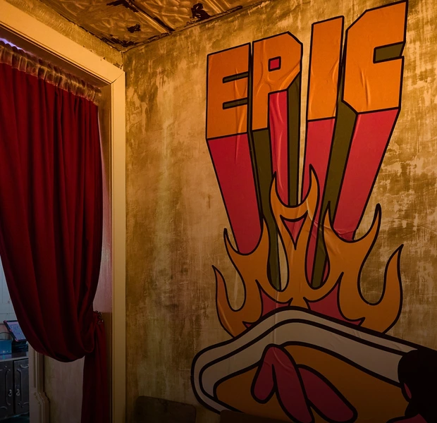 Перша бургерна Epic Cheeseburger у Києві: черги за бургерами зі Львова тепер на Бессарабці — Нове місце. The Village Україна