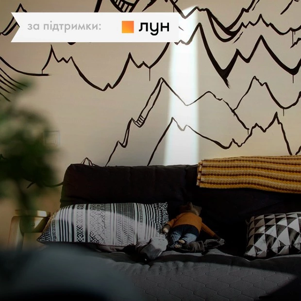 Меблі ручної роботи у квартирі для пари