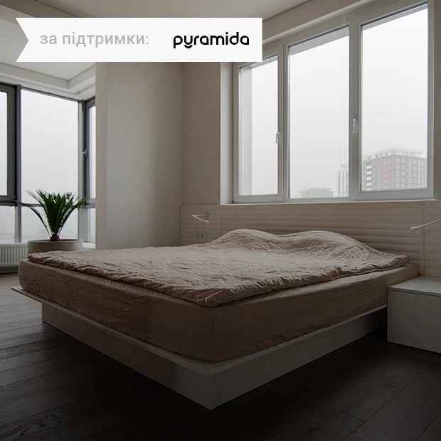 Жовтий квадрат у квартирі від Sergey Makhno Architects на Осокорках