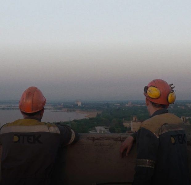 Як знімали фільм «Останній Прометей Донбасу»: Курахове, історії енергетиків і Валентина зі столової — Кіно. The Village Україна