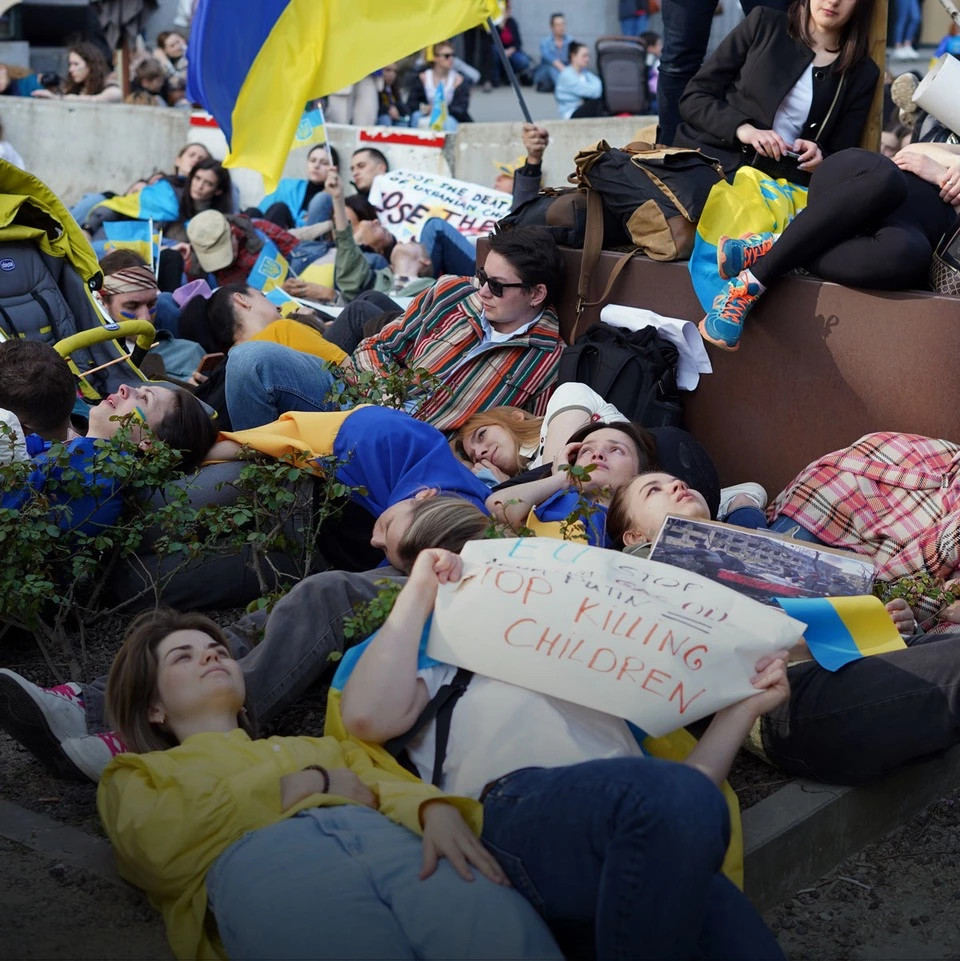 В Брюсселі вийшли нагадати світові, що НАТО має закрити небо над Україною