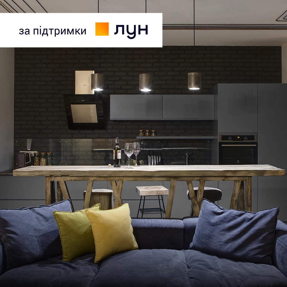 Склоблоки та пеньки в квартирі на Оболонській набережній