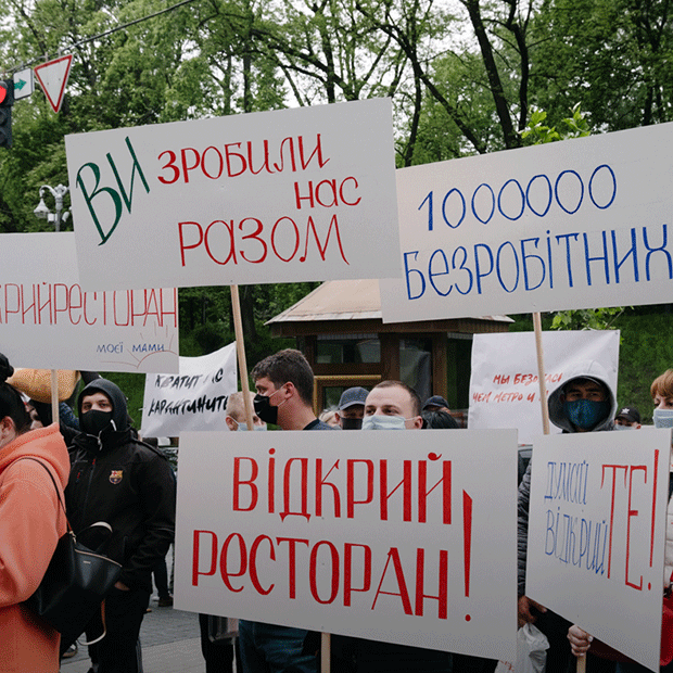 «Цивілізований гамір»: хто і навіщо вийшов на акцію #відкрийресторани перед Кабміном