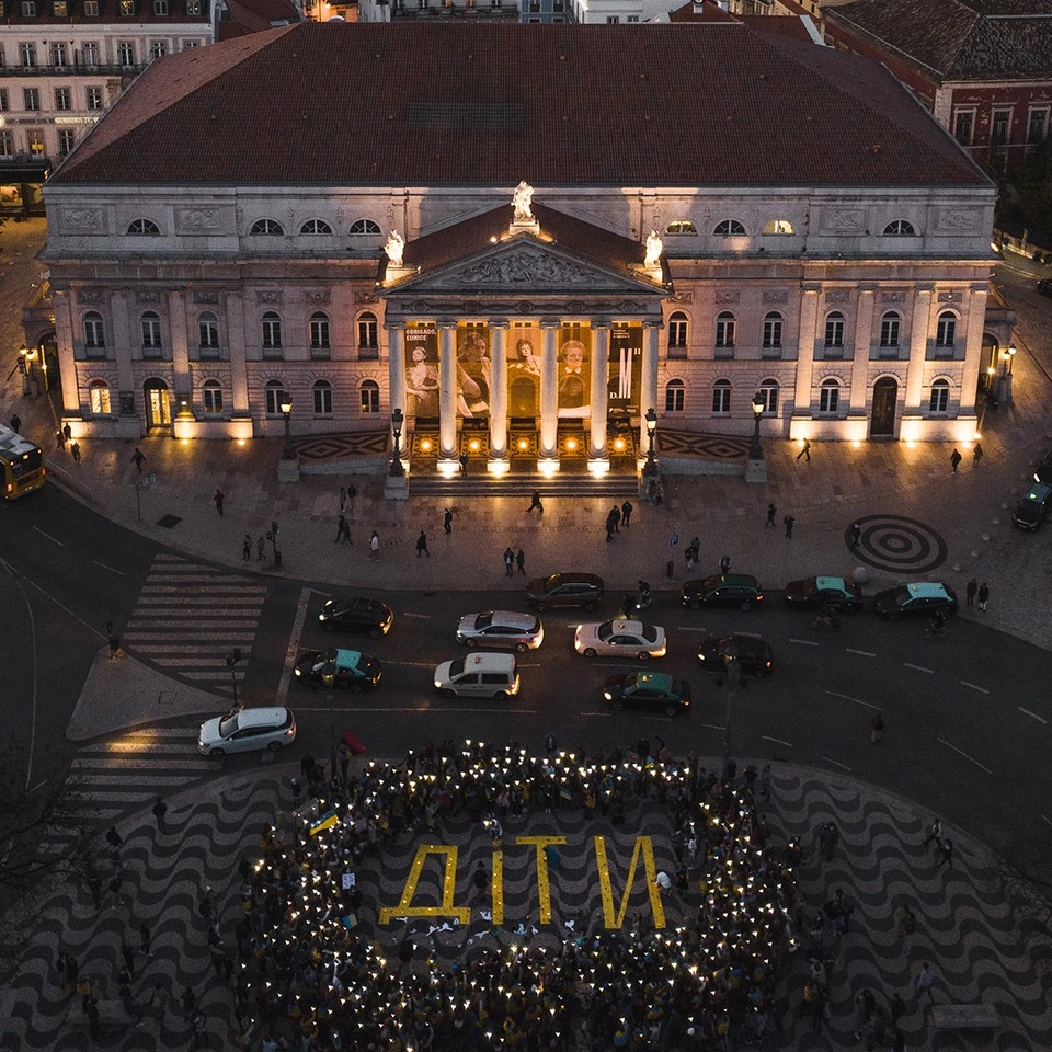 #SaveMariupol: акцію на підтримку Маріуполя провели в Лісабоні