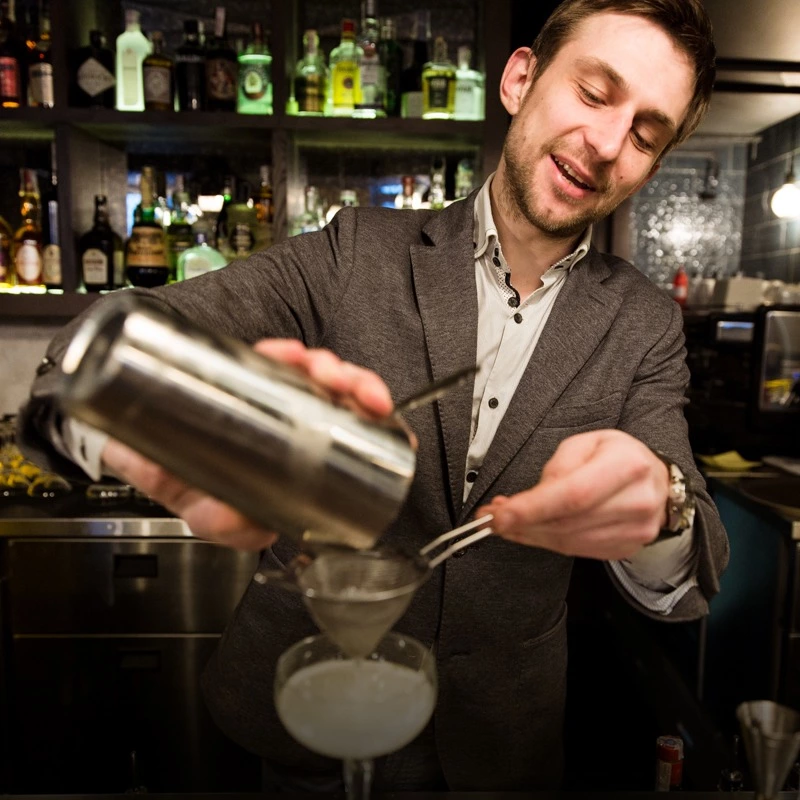 Бар Gimlet: 30 видів джину на Антоновича