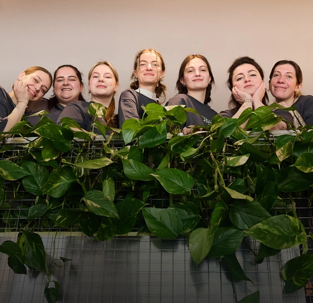 Кафе Hood на Шота Руставелі: сніданки, вініли і коктейлі про Київ — Нове місце. The Village Україна