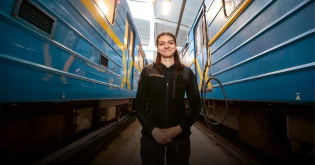 Це перша машиністка київського метро