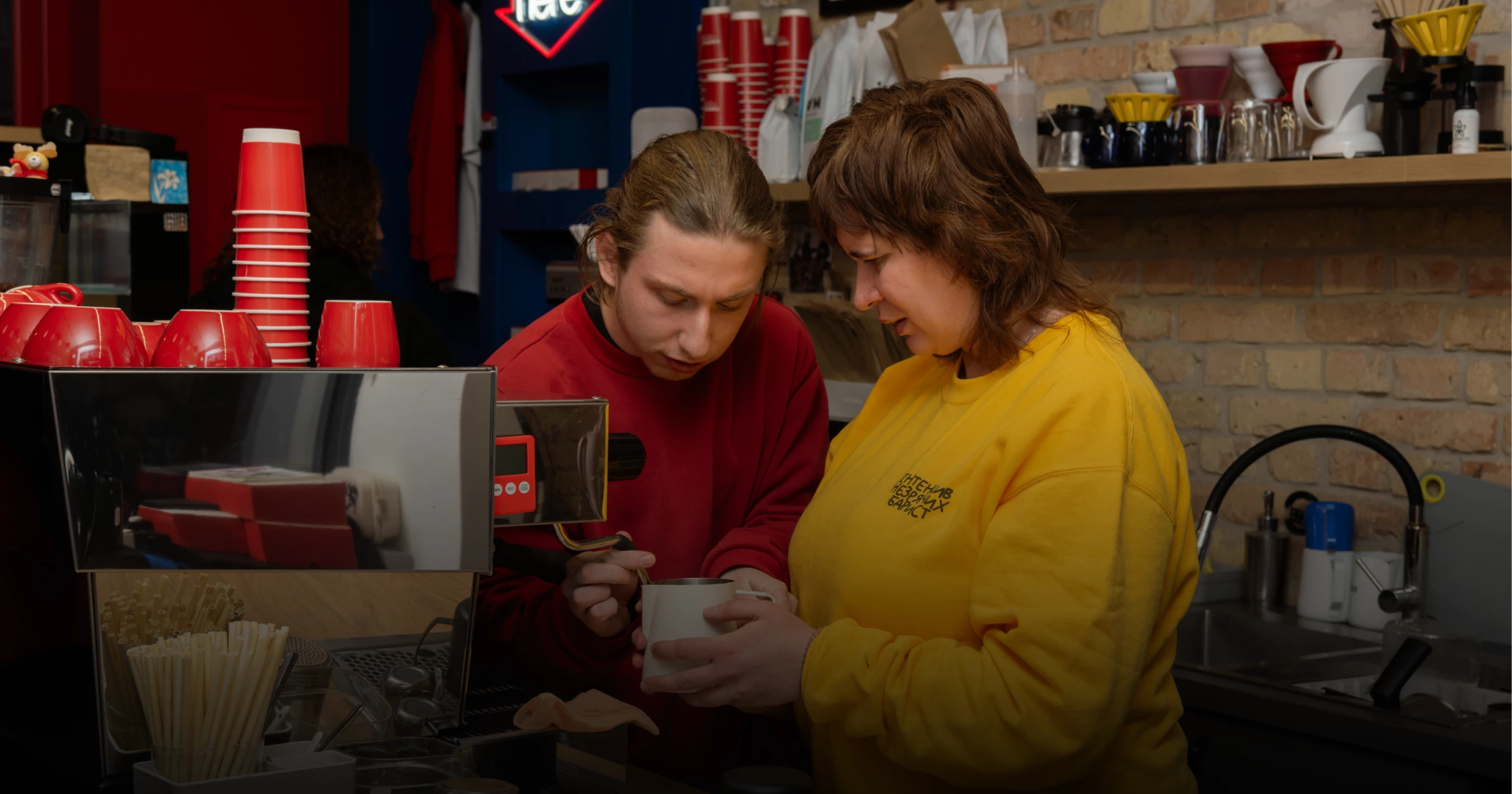 Незрячі баристи роблять капучино в київських кав'ярнях. Ми пішли до них на каву