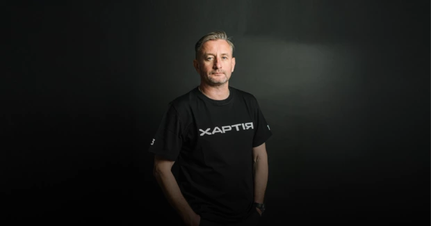 «Віддаю зарплату на «патронатку». Сергій Жадан про Ліну Костенко, вірші в дорозі та «Хартія фест»