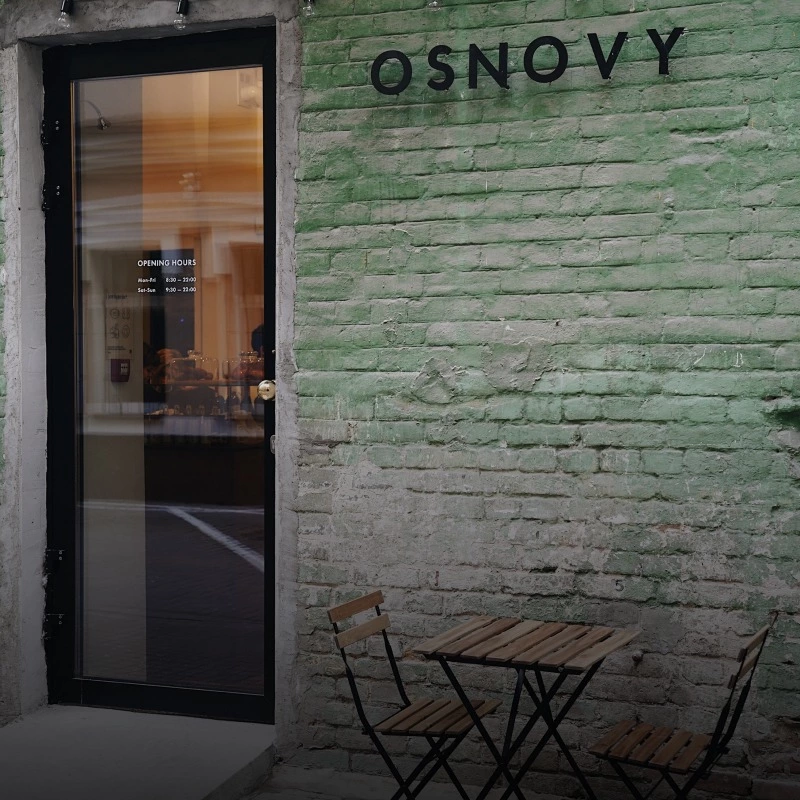 «Ми не книгарня-кав’ярня, ми сексі-простір»: Osnovy Store з книжками та вином біля Золотих воріт