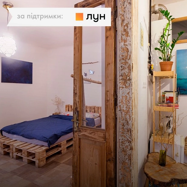 Меблі з палет у Airbnb-квартирі на площі Ринок (Львів)