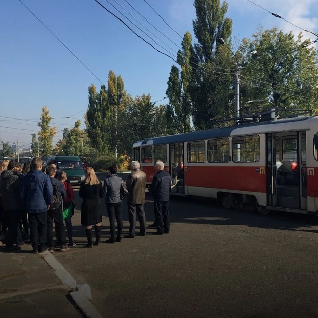 Наземний транспорт у Києві тепер зупиняють під час тривог. Запитали в КМДА, навіщо — Транспорт On The Village Україна