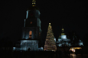 Головну ялинку країни запалили в Києві. Вона натхненна фресками Софії Київської