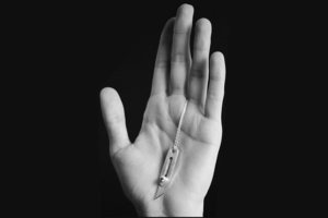 Фонд «Спільнота Стерненка» та Guzema Foundation випустили ніж-прикрасу