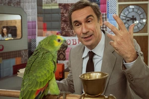 Що обʼєднує культове телешоу Італії, папуг і мафію? Режисер Марко Беллокйо – про серіал «Портобелло»