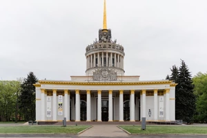Чи перейменують ВДНГ і що робити з комуністичною символікою, якщо вона під захистом закону