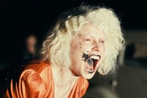 «Наречена!» – це «вибух мозку» від Меґґі Джилленгол, який ви або полюбите, або зненавидите