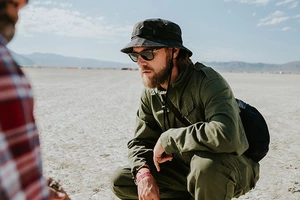 «Беремося за надскладні проєкти». Засновник «Майстерні чудес» Мітя Зінов’єв про дизайни для «Сільпо» й участь у Burning Man