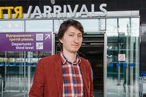 Как пассажиры рейсов из России проходят погранконтроль в Киеве