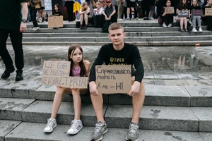 «Це була страта». Акція у день пам’яті убитих в Оленівці українських військовополонених