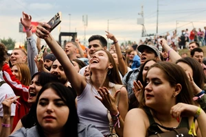 Як почався Atlas Festival 2025: «очікування на Бумбокс» та повітряна тривога (день 1)