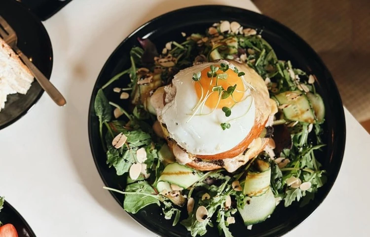 Ранні сніданки в Києві: де поснідати до початку робочого дня