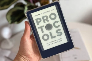 «Протоколи» Губермена: ми прочитали книгу хайпового подкастера і розповідаємо, чи варта вона уваги