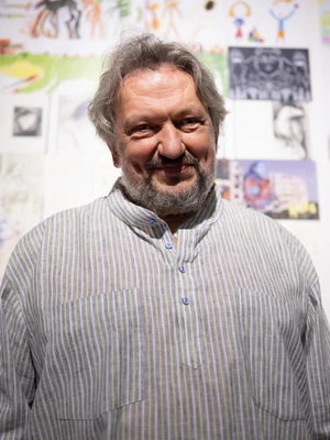 Влад Троїцький ставить «вистави-протести проти дурості». Як це створює «антидот» до російських ІПСО