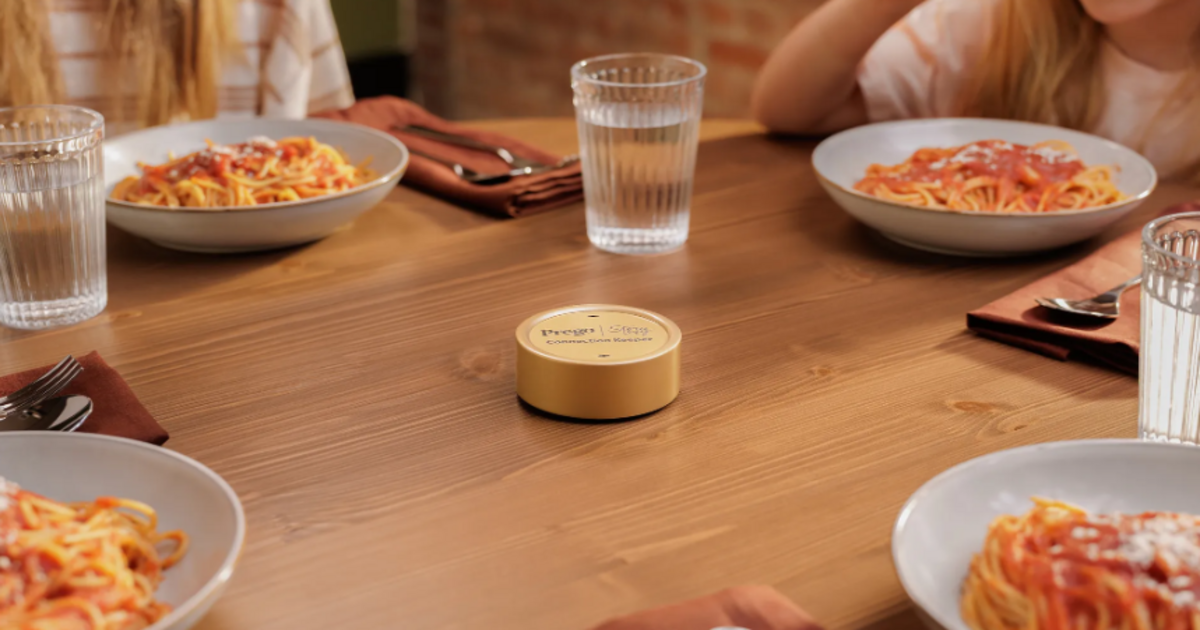 Це пристрій, який записує розмови під час їди. Його створили, щоб відвернути увагу від телефонів